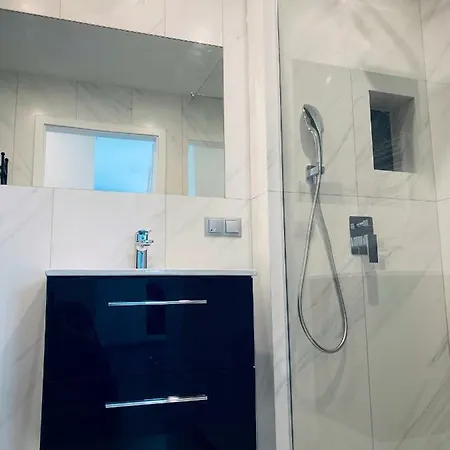 Apartament 102 G&w ヴロツワフ